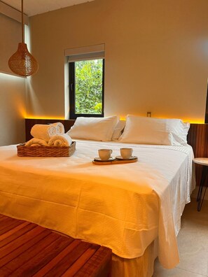 Standard Double Room | Hypo-allergenic bedding, minibar, in-room safe, individually decorated - Pousada Yamandu (São Sebastião)