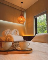 Ropa de cama hipoalergénica y minibar 