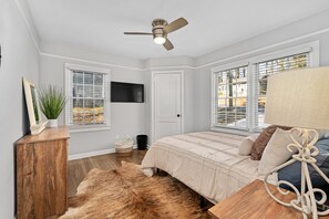 3 bedrooms, iron/ironing board, free WiFi, bed sheets - The Lockheed Lady - 3/2 Renovated Ranch in Marietta (Marietta)