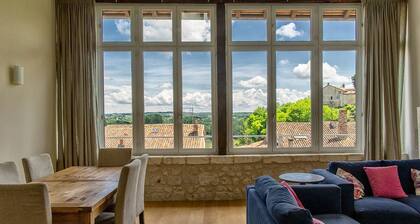 Luxury and comfortable apartment with beautiful views in centre of village