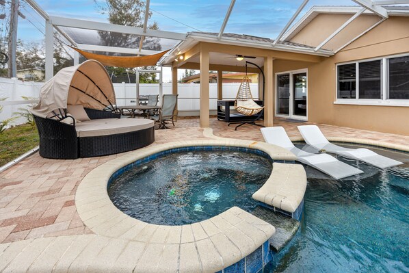 Outdoor pool, a heated pool - Poolside Paradise close to Clearwater 5br 2bath sleeps 12 with heated pool (Largo)