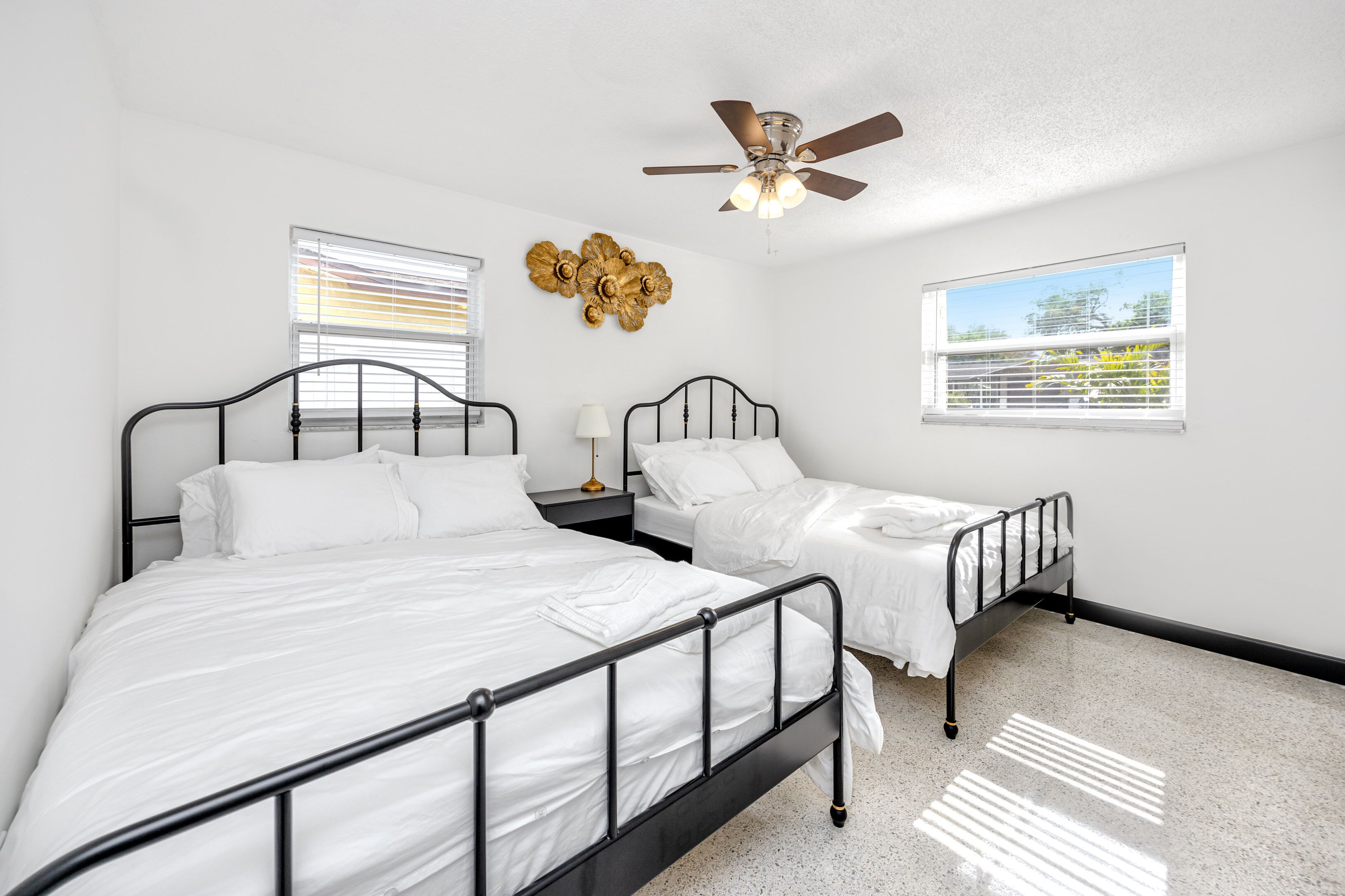 5 bedrooms, iron/ironing board, WiFi, bed sheets