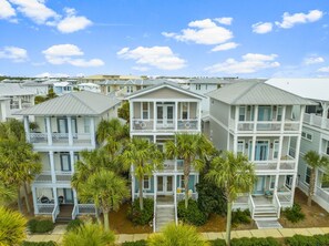 Exterior - GORGEOUS 4/4 SLEEPS 10! GULF VIEW FROM 3rd FLOOR! WELL APPOINTED!! ONE BLOCK FROM BEACH ACCESS! (Panama City Beach)