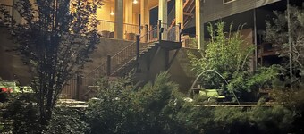 Lago Lounge on Lake Travis. Family-sized house with pool and hot-tub