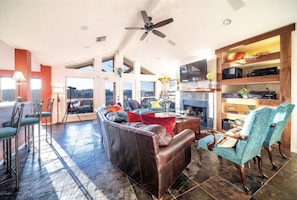 Smart-TV, Kamin, DVD-Player, Tischfußball