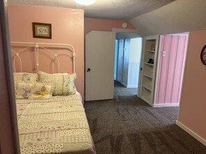 4 bedrooms, bed sheets