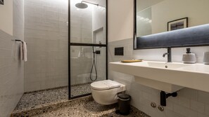 Hair dryer, towels - The Priest's Home by LovelyStay (Porto)