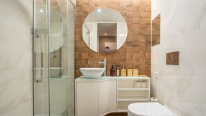 Hair dryer, towels - João IV Jewel Retreat by LovelyStay (Porto)