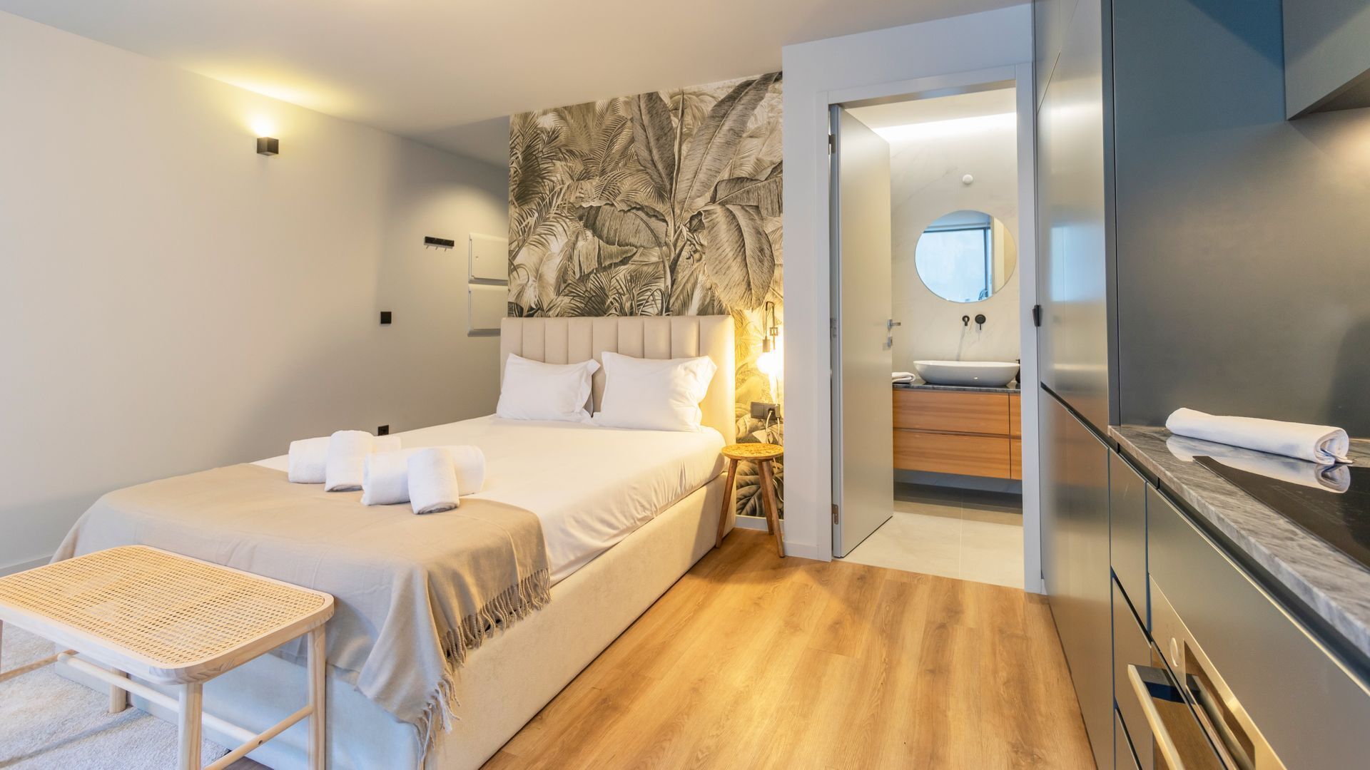 Iron/ironing board, free WiFi, bed sheets