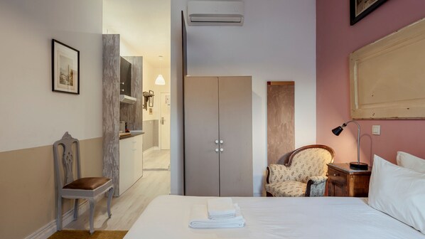 Free WiFi, bed sheets