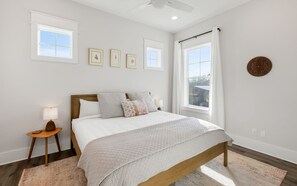 4 عدّة غرف نوم ومكواة/لوح كي وواي فاي وملاءات أسرّة