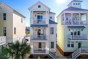 Exterior - Pet Friendly 3-bedroom Oceanside Townhome-Seas the Day (Atlantic Beach)