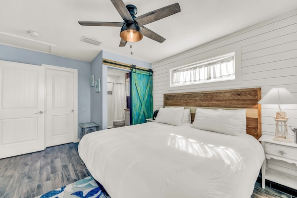 5 bedrooms, desk, iron/ironing board, free WiFi