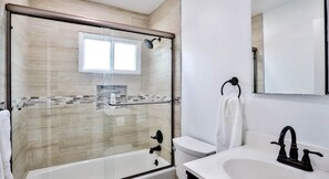 Shower, hair dryer, towels, soap - Quiet & Fun Anaheim Home Near Disneyland  (Anaheim)