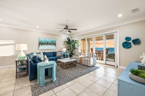 Smart TV - Gulf Front Condo with Spectacular Sunset Views! Pool and Spa - LaPlage 9 (Holmes Beach)