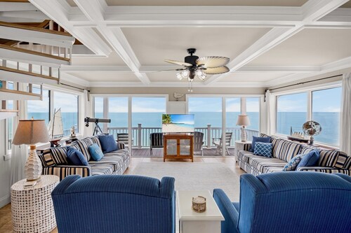 Bayfront Escape with Stunning Water Views and Steps to Bean Point