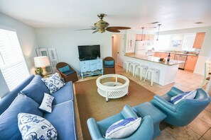 Smart TV, books - Single-Level Beach Home, Short Walk to Sand! Close to Dining, Shopping, and More (Holmes Beach)