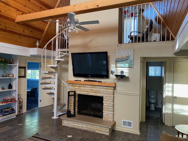 Interior - Family Retreat at Conneaut Lake, PA ideal for family fun or relaxing get- away!  (Conneaut Lake)