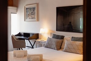 2 habitaciones, tabla de planchar con plancha, cuna de viaje y wifi 