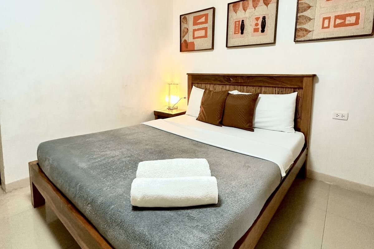 Basic Double Room | Desk, WiFi (free), bed sheets