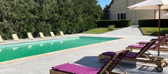Villa Bien-être et Fête : Jacuzzi, Sauna, Court de Tennis, Piscine D'été, Étang