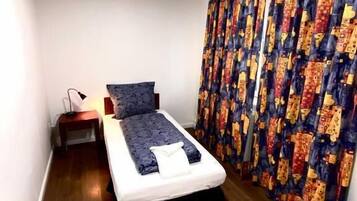 Basic-Einzelzimmer | Schreibtisch, kostenloses WLAN, BettwÀsche