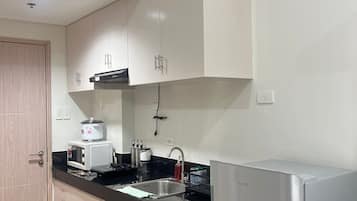 Tủ lạnh, lò vi sóng, máy rửa bát, nồi cơm