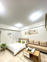 Escritorio, espacio para trabajar con un portátil, wifi gratis