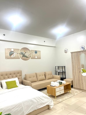 1 bedroom, desk, laptop workspace, free WiFi