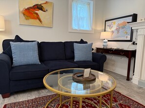 Smart TV, video games, books, music library - Gorgeous 1BR apt/Capitol Hill/Eastern Market
Entire rental unit in Washington (Washington)
