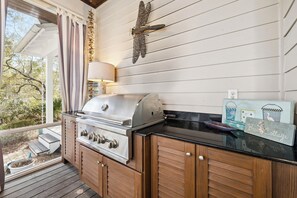 Property grounds - Luxury retreat with screened porch, BBQ, pond view, firepit, pool & beach access (Santa Rosa Beach)