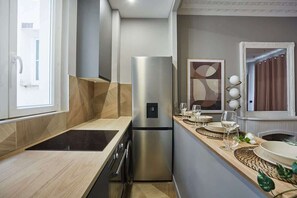 Fridge, microwave, stovetop, coffee/tea maker