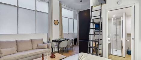 1 غرفة نوم ومكواة/لوح كي وسرير سفر وواي فاي مجانًا