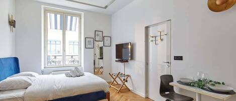 Iron/ironing board, free WiFi, bed sheets