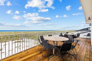 Outdoor dining - Sundial: Massive 9 BR Home- Sleeps 26, Beachfront, Priv. Pool, Pet friendly! (Mexico Beach)