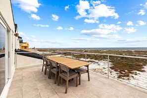 Outdoor dining - Moonstone: Stunning  9BR Home- Beachfront, Priv. Pool, Pet Friendly, Sleeps 26! (Mexico Beach)