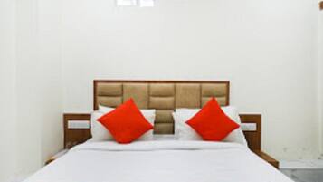 Kamar Double Deluks | Seprai antialergi, meja kerja, dan tempat tidur lipat/tambahan