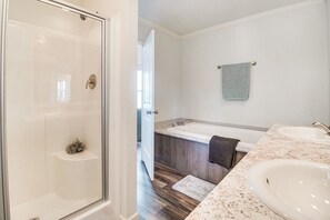 Towels - Grand Lake Views: Pet-Friendly Jay Getaway! (Jay)
