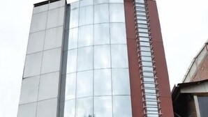 Imej tidak diklasifikasikan, 2 daripada 18, butang