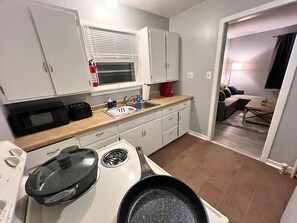 Private kitchen - Traveling Professional 1 BR/1BR (Terre Haute)