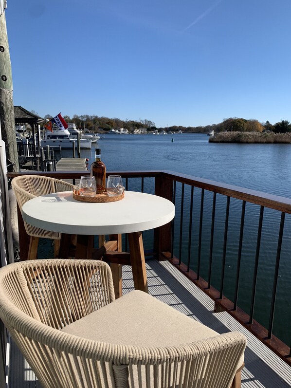 Outdoor dining - Peconic River Boatel (Riverhead)