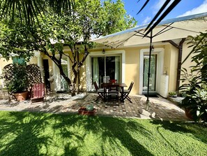 Outdoor dining - Villa from the 18th century I Garden I 4 people I 5 Min to sea I Private Parking (Vallecrosia)