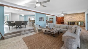 Smart-TV, peis og bordtennis