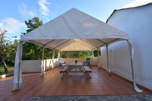 Outdoor dining - Disfruta la casa rodeada de naturaleza en familia y cerca de hermosas playas! (Viveiro)