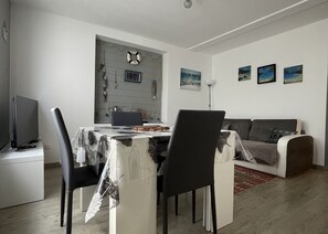 Dining - Cozy cocoon of love with terrace and garden (La Rochelle)