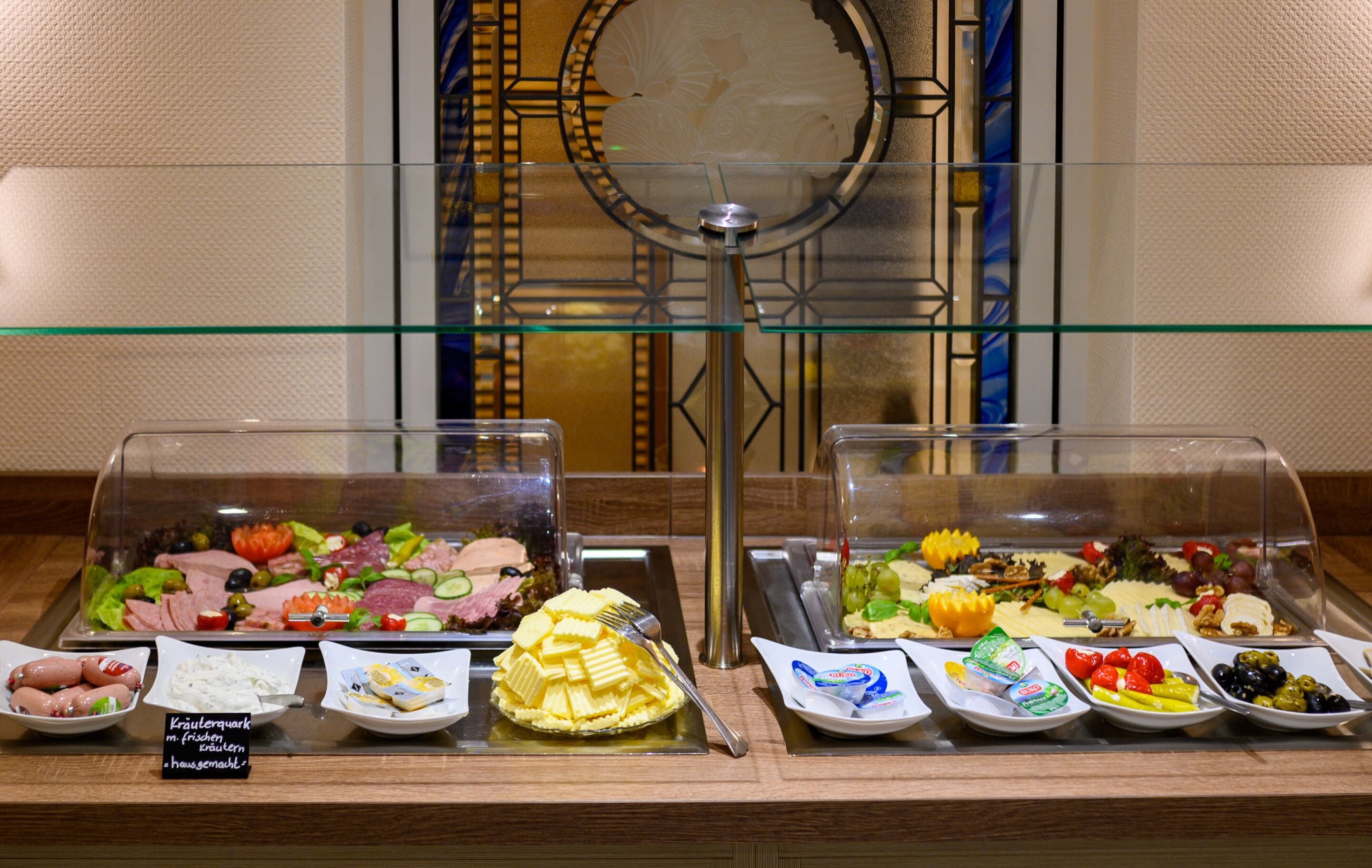 Daily buffet breakfast (EUR 19.80 per person)