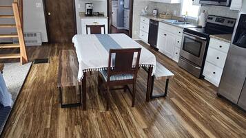 冰箱、微波炉、烤箱、炉灶