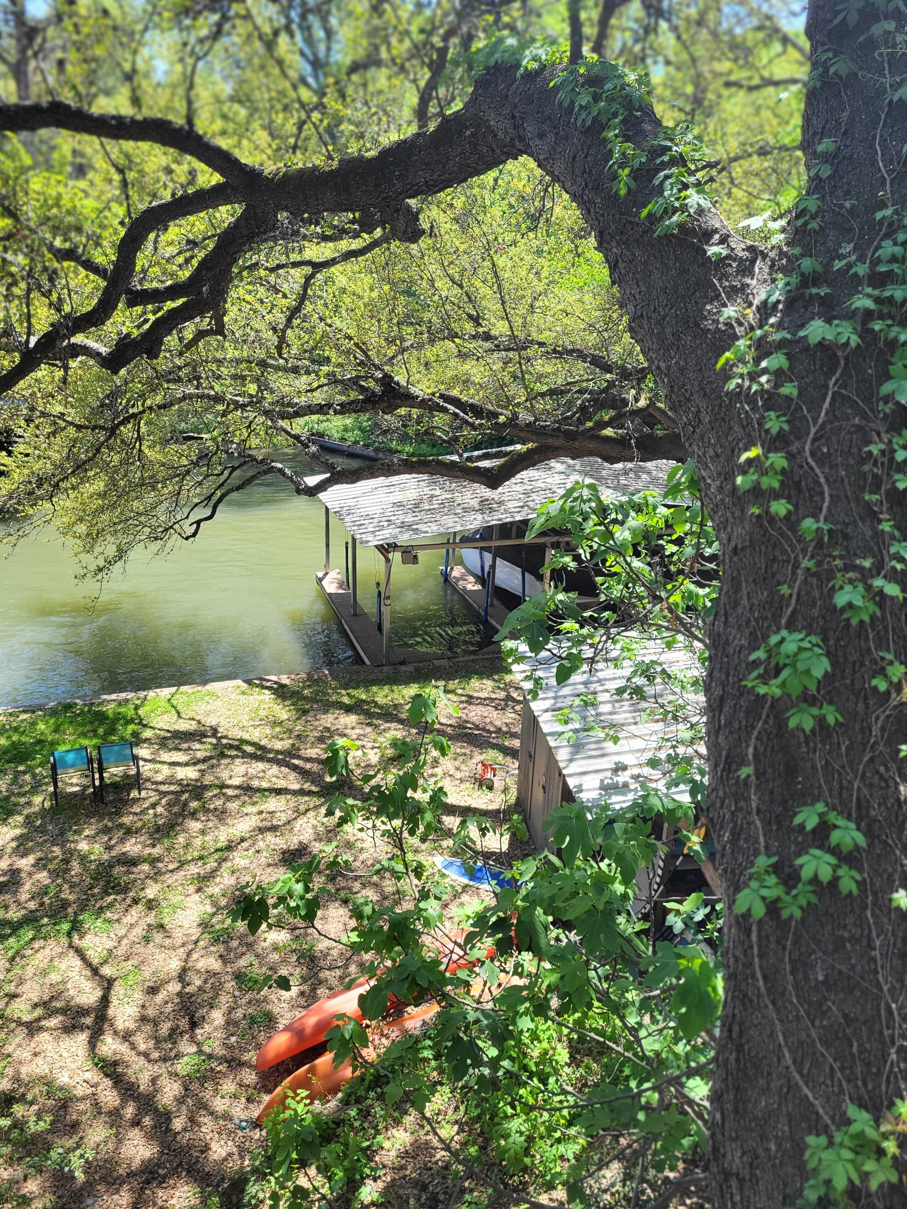 Lakeside Condo for Fun, Business , Getaway, Fishing and Boating