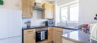 Skyline Haven Modern 2BR w/ Free Parking & 4kTV