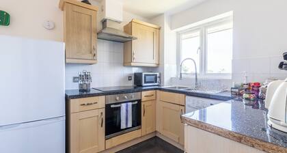 Skyline Haven Modern 2BR w/ Free Parking & 4kTV